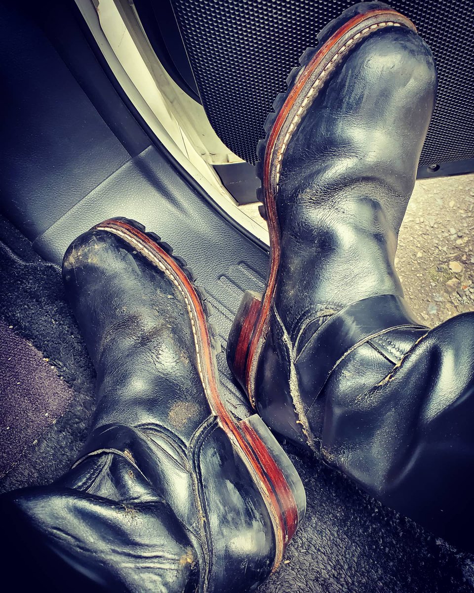 goose0441's tweet image. 汚ねぇブーツ🥾
でも好き😍

#redwing 
#redwing2268 
#レッドウィング
#エンジニアブーツ