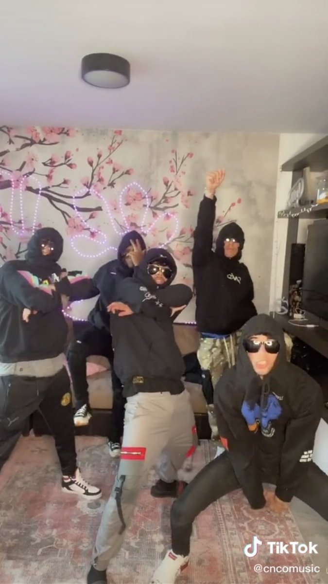 veleztattoos's tweet photo. Este día quedó marcado para todo el fandom, confirmamos? Confirmamos 

CNCO IS BACK https://t.co/JsxVdrIOka