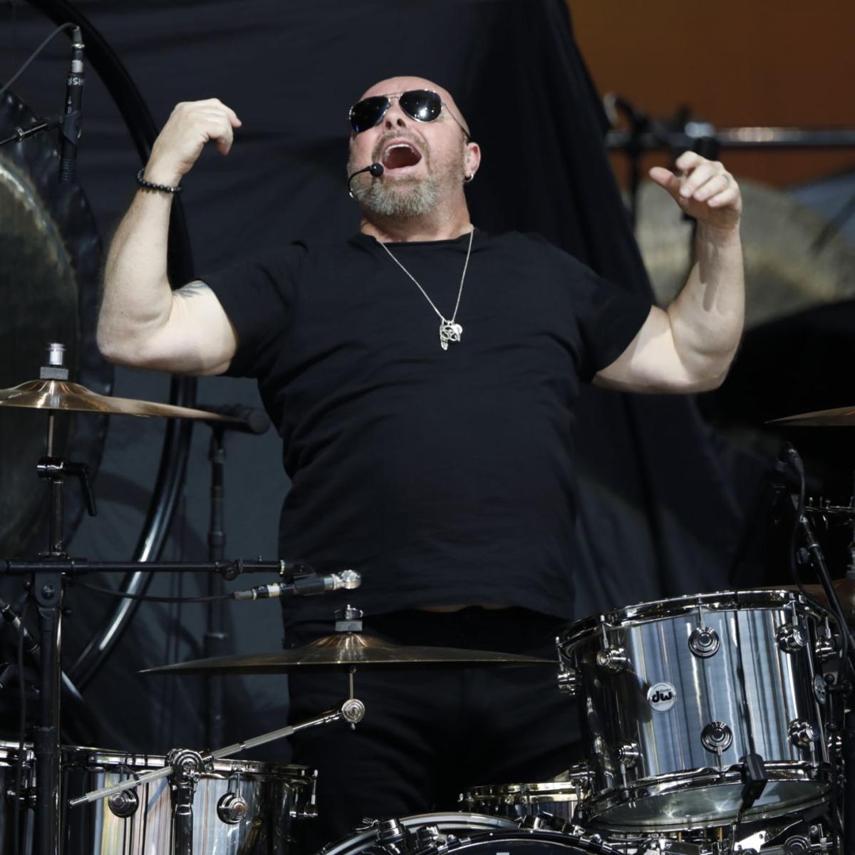 sammyhagar's tweet photo. This bad ass mofo @Jason_Bonham has every reason in the world to be flexing and beating his chest! He has earned the crown his father passed down to him. Happy Birthday, Jason! #TheCircle #Legacy #HappyBirthday #BadAssDrummer https://t.co/1M9bCq77Mg