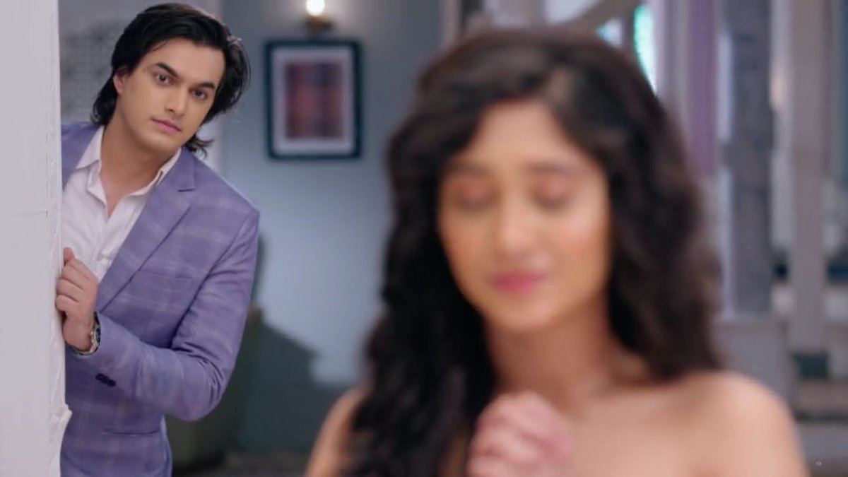 And she caught him eavesdropping "Inaam ya hero.. haina Kartik?"   #Kaira  #Shivin  #yrkkh