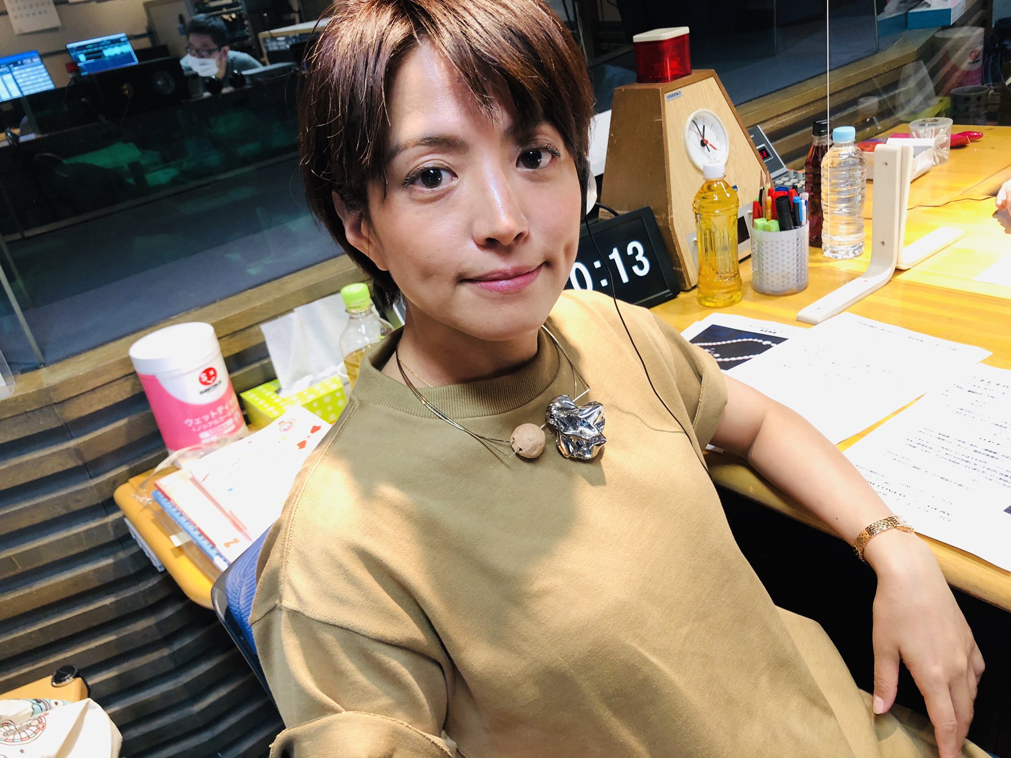 Twitter 上的 Tbsラジオ Fm90 5 Am954 たまむすび クルミと 銃弾 はて 赤江さんの独特なチョーカーはクルミと銃弾と針金 ですかね 大吉さん苦笑いアクセサリーです スタッフ拝 Tama954 赤江珠緒 博多大吉 T Co 5wfubbloxe Twitter