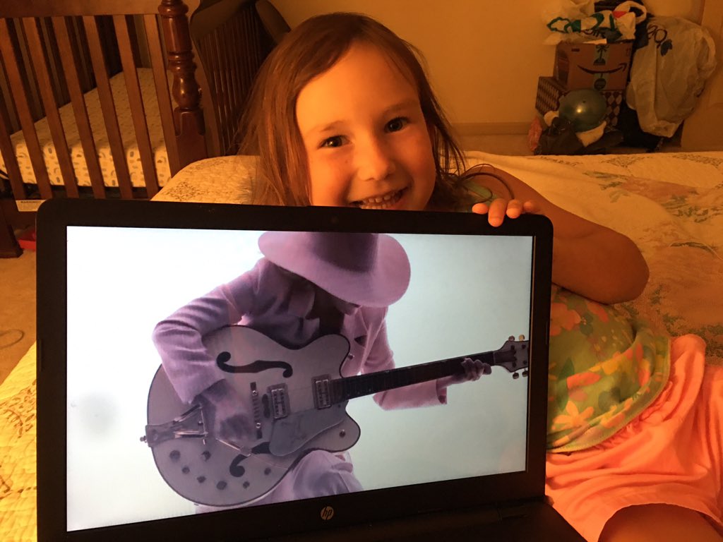 Rebekahb1981's tweet photo. @ladygaga You have a new fan! My 5 year old wants to meet you 💝 #LittleMonsters #thefame https://t.co/QAHp29bq5q