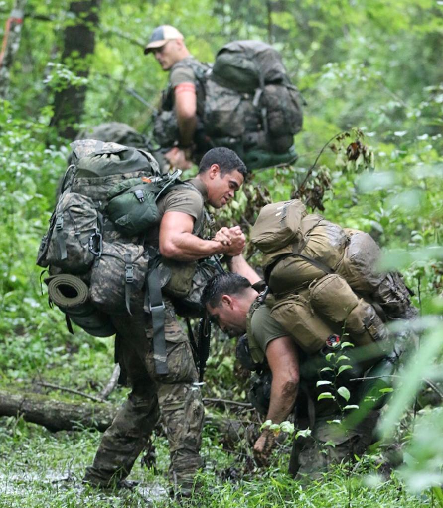 “There is no exercise better for the heart than reaching down and lifting people up.” - John Holmes, veteran and author
 
📸 by U.S. Army John F. Kennedy Special Warfare Center and School

#ArmyValues