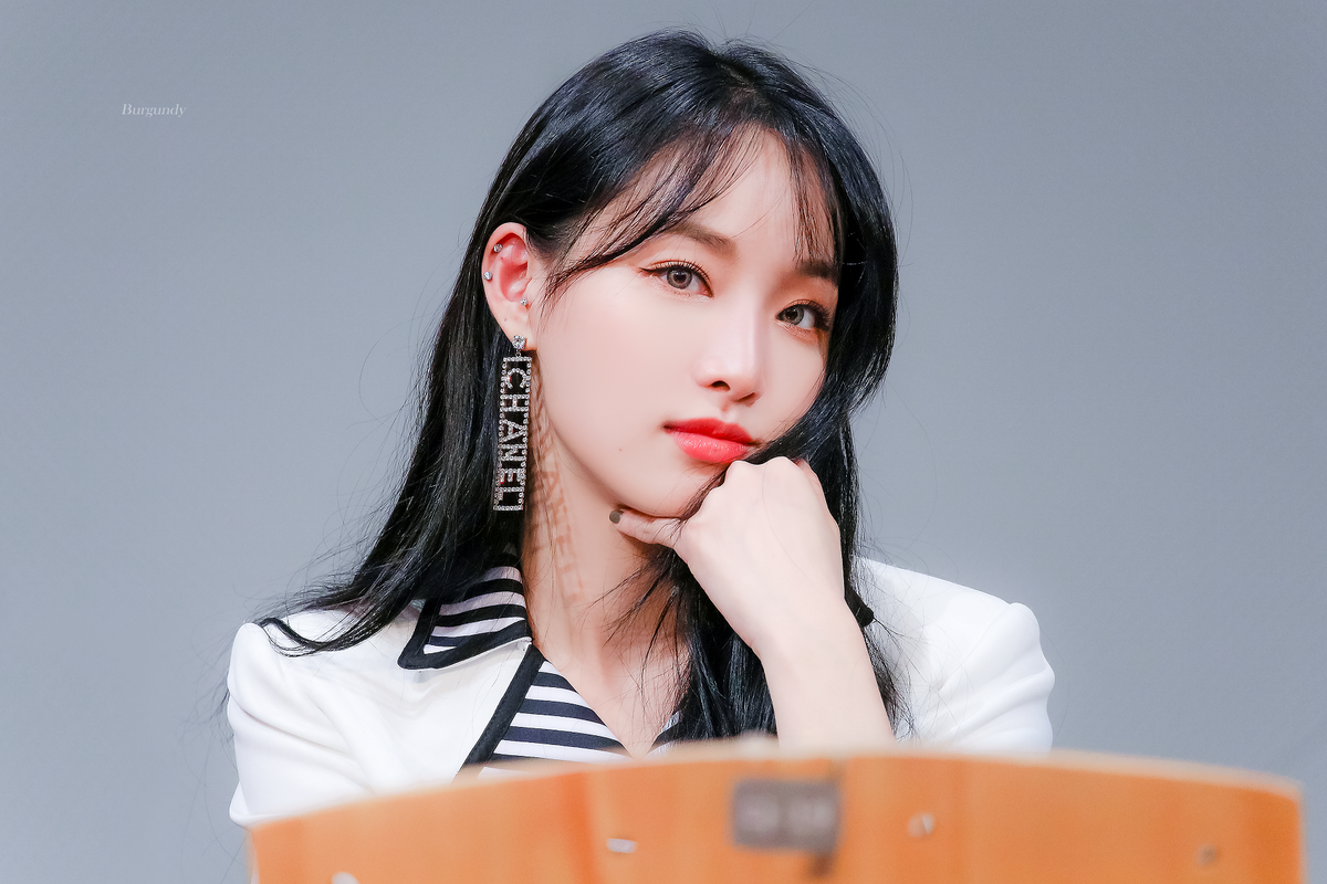 saebomnet's tweet photo. 191113 영등포 팬싸
#새봄 #김새록 #네이처 
@nature_nchworld https://t.co/tV4n4FqD0x