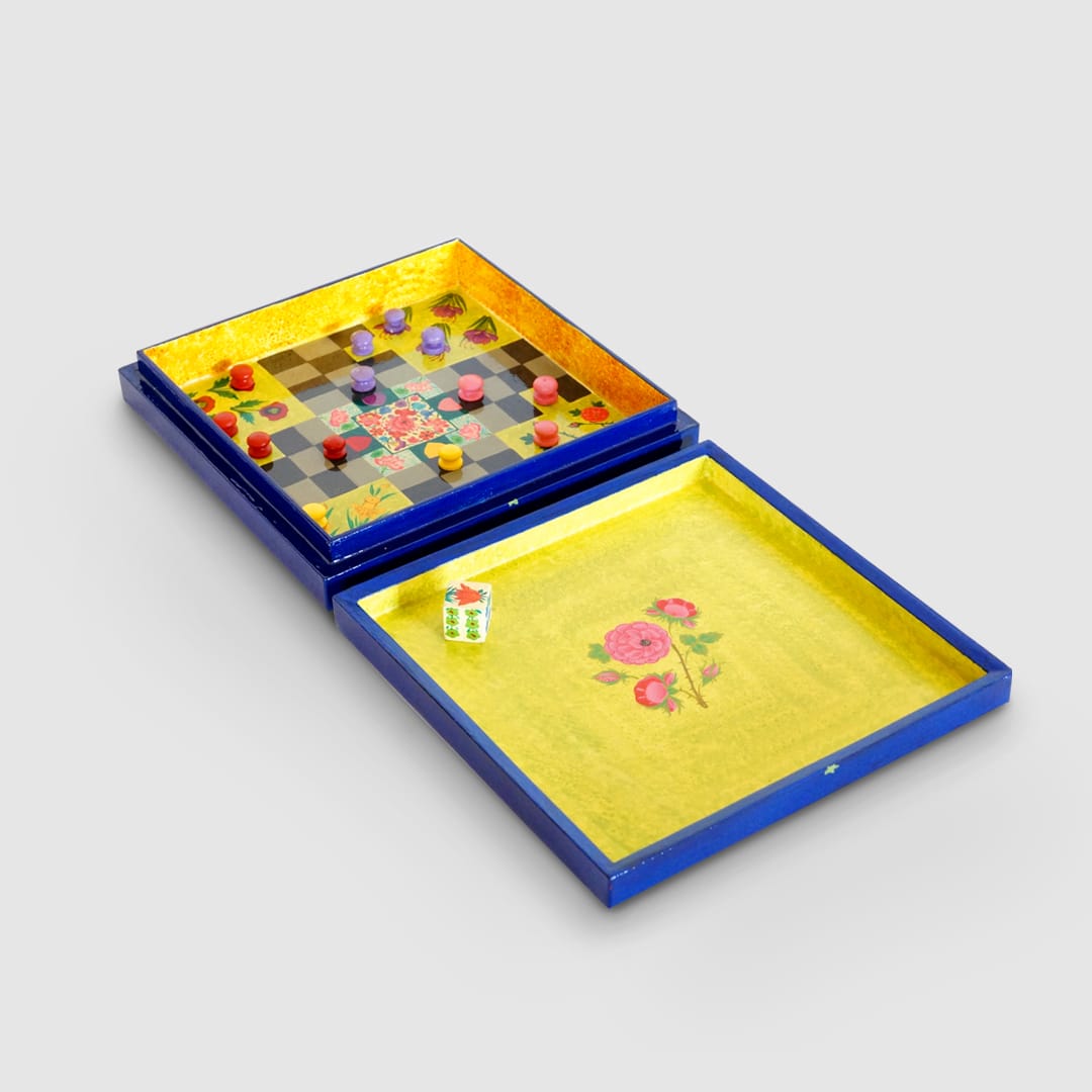 Ctok10's tweet photo. Charbagh Ludo-board game inspired by floor plan of beautiful #MughalGardens. d design speaks of various elements of Mughal garden in kashmir like d blooming flowers,d pathways nd d fountains.#CTok_KashmirDairies #CommitmentToKashmir #PapierMachieNaqaashi #ProductDesign#HandSkill https://t.co/Uw8fZ6NHuI