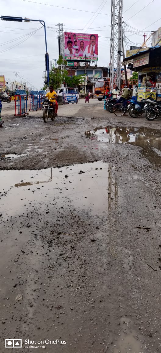 PrabhasKalyan2's tweet photo. The roads in Jangaon are damaged and filled with potholes causing hindrance in commute. Weed plants are growing abruptly and liter is everywhere. So we humbly request you to look into the same. @KTRTRS @KTRoffice
@KTR_News
#DevelopDistrictTS
#Jangaonneedsdevelopment https://t.co/b7iVUdEtrL