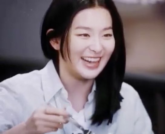 “Why wouldn’t I be here with you? It’s your wedding tomorrow! Are you excited? I’m so happy for you!!”Seulgi tried to keep a straight face when she blurted out those lies. Regrets flooded her heart but she kept it in.Little did she know that Irene loved her just as much.