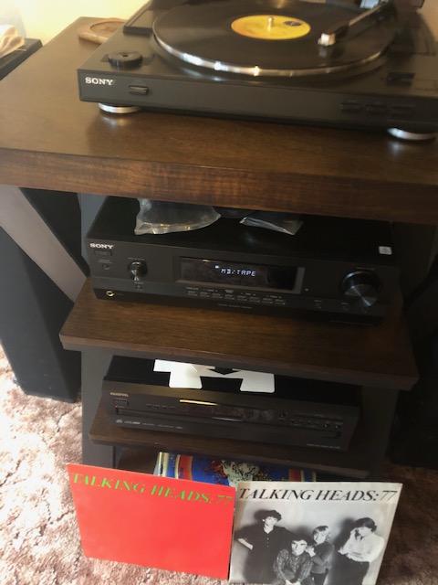 neildevlin's tweet image. Yo: Today's stretching in the man cave was to David Byrne and Talking Heads, the '77 offering, their debut,  that offered the infamous "Psycho Killer." Saw him open a show at Red Ricks doing it with a boom box. #coprep @_MullenFootball @MullenMustang @Presto89 @meanwheel