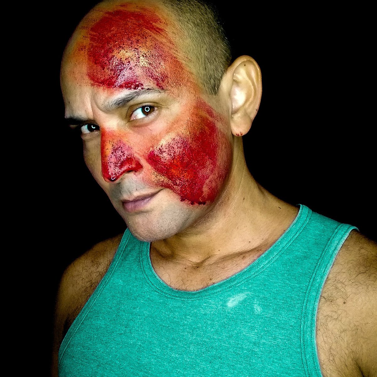 ElliezerF's tweet photo. #makeupartist 
#makeupterror 
#ralado 
#ferimento https://t.co/EVbD8Ytmn4