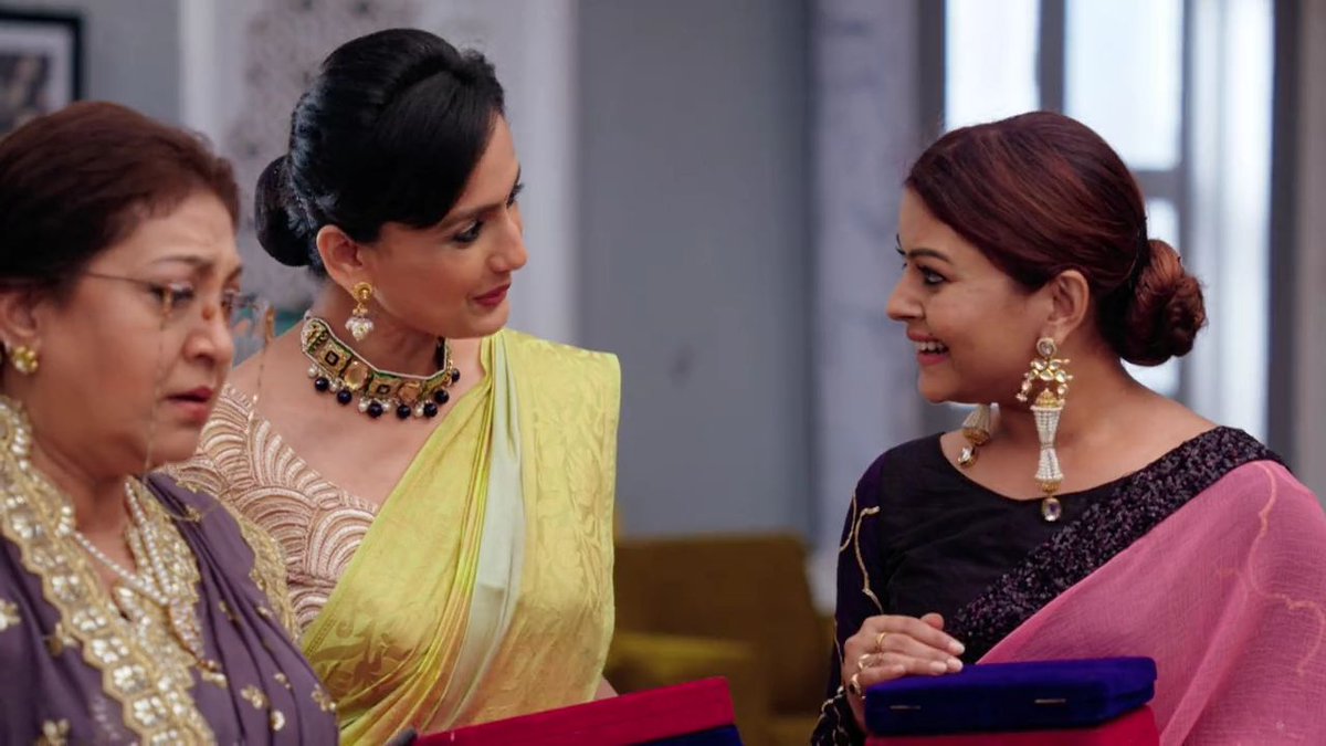 Swarna and Surekha trying to win Dadi's heart but Naira came and won without even trying  #Yrkkh