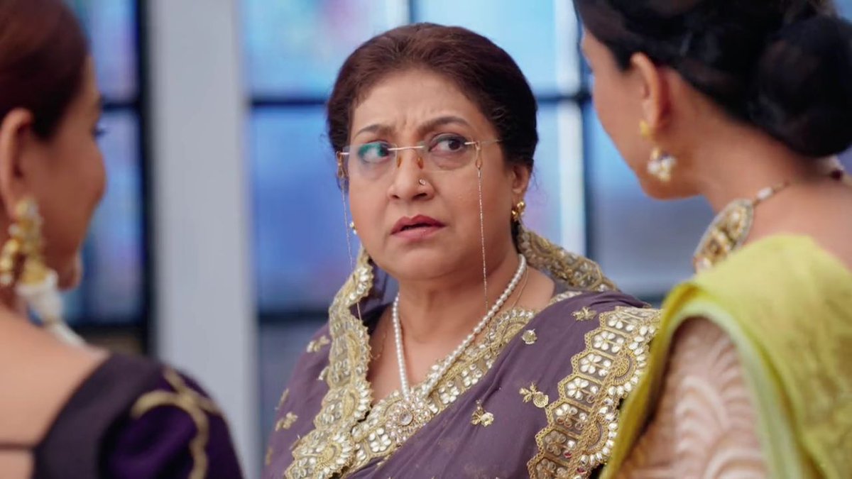Swarna and Surekha trying to win Dadi's heart but Naira came and won without even trying  #Yrkkh