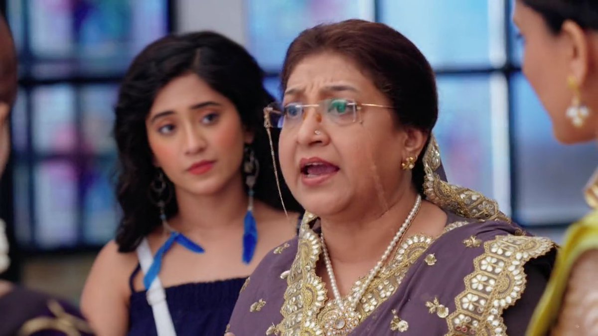 Swarna and Surekha trying to win Dadi's heart but Naira came and won without even trying  #Yrkkh