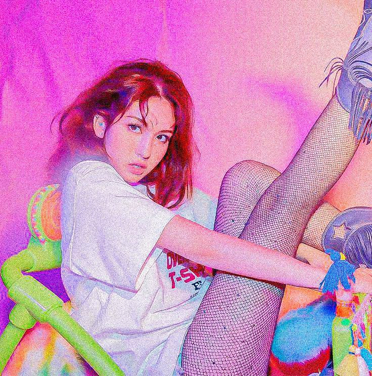 devasomi's tweet image. 𝘴𝘰𝘮𝘴𝘰𝘮!! 
     𝙳𝚎𝚟𝚊' - somi girl in 𝟸𝟶𝟶𝟷's 
   artist form THEBLACKLABLE
           แลกฟอล - ตามทัก 
                    🧡🍊
- ยพท ลฟตท