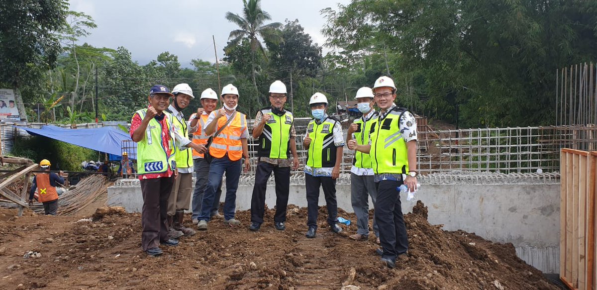 Meninjau pembangunan jalur penyelamat ruas Jl. belik-bobotsari &amp; duplikasi jembatan Sibaya di kab purbalingga..mengatasi seringnya terjadi kecelakaan