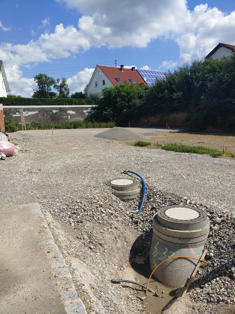 688i's tweet photo. Ich möchte Möbel kaufen gehen. Dummerweise sieht das Grundstück noch nicht danach aus. :-/ #Boos2020 https://t.co/p2nkfIOlvg