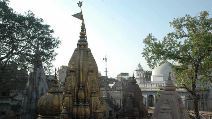 2.Kashi Vishwanath temple was destroyed number of times in various centuries,first destroyed in 1194 later built again to be destroyed in 15th century,again built by the So called tolerant Akbar and once again destroyed by the PEACFUL AURANGZEB naming it 'GYANVAPI MOSQUE'(4/11)