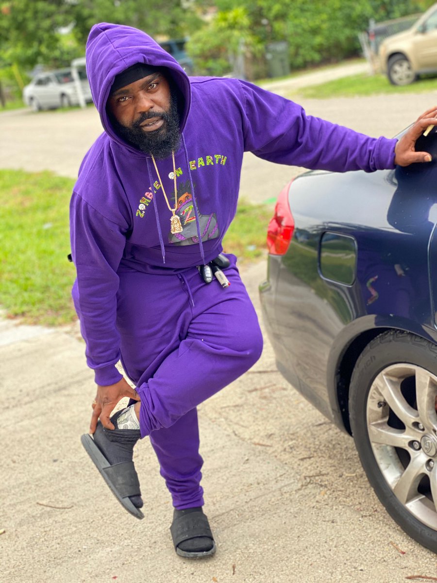 ZombieApparel's tweet photo. #ZombieStepper #ZOE #ZombieOnEarth #sweatsuit π₯π₯π₯π§ββοΈπ§ββοΈπππ€π€β½οΈβ½οΈ https://t.co/xYtNnSjKXv