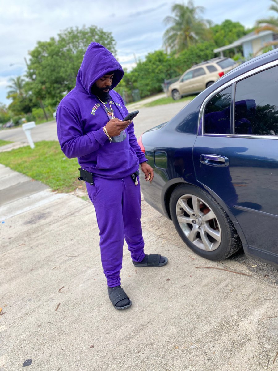 ZombieApparel's tweet photo. #ZombieStepper #ZOE #ZombieOnEarth #sweatsuit π₯π₯π₯π§ββοΈπ§ββοΈπππ€π€β½οΈβ½οΈ https://t.co/xYtNnSjKXv