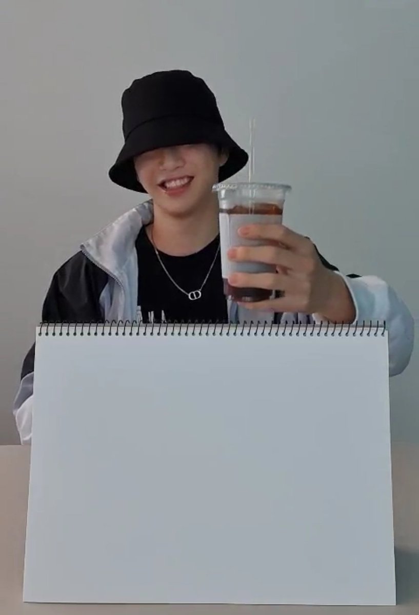 ahshchsbsh's tweet photo. Boy is hiding his hair :") https://t.co/mKtkNvE5p3