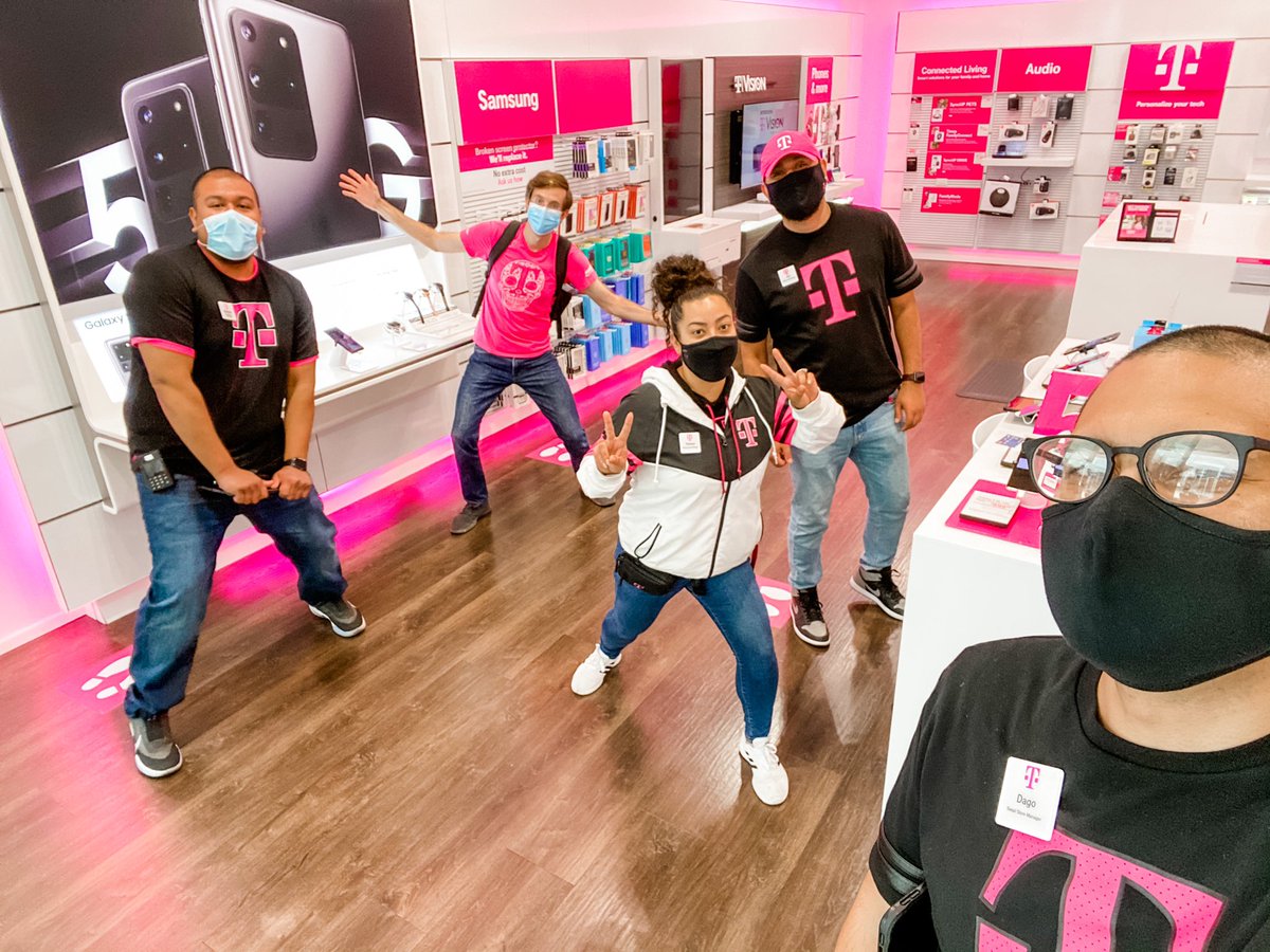 dagosanchez86's tweet photo. Oakridge Mall squad loves visits!! #SBV @saindonct @yenssy216 @OakridgeJon @AdrianVanHooser @EdLN5149 https://t.co/HID2uSgrDF