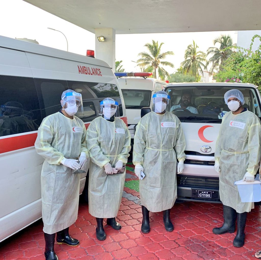 Sharaff__'s tweet photo. Providing support to migrants.
@MRC_MLE

#14thJuly2020
#LoveforHumanity
#Heyohithun ♥️
#LoveforourNation 🇲🇻
#RedCrescent
#volunteer
#WeAreInThisTogether
#TogetherWeCan
#StaySafeStayHome #SaveLives #COVID19 
@MRC_MLE @adlwhite @Sobira5081, Nasir &amp; Kamal.
@ayyaog @HimyaFathimath https://t.co/hlEGGt2d6q