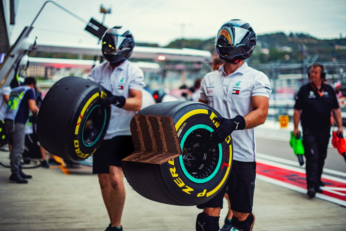 Bono, my tires are... cakes? 🍰 <a href="/MercedesAMGF1/">Mercedes-AMG PETRONAS F1 Team</a>