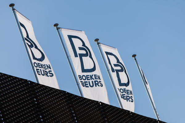 Boeken_Lezen's tweet photo. De VRT en https://t.co/vmiSxyZYCK trekken volop de kaart van het boek met bijzonder alternatief voor Boekenbeurs 2020. Lees het hier: https://t.co/UeUtcAIdaf #VRT #boekbe #boekenlezen #Boekenbeurs #Vlaanderen #TomDeCock #Antwerpen #alternatief https://t.co/4tvbdentoz