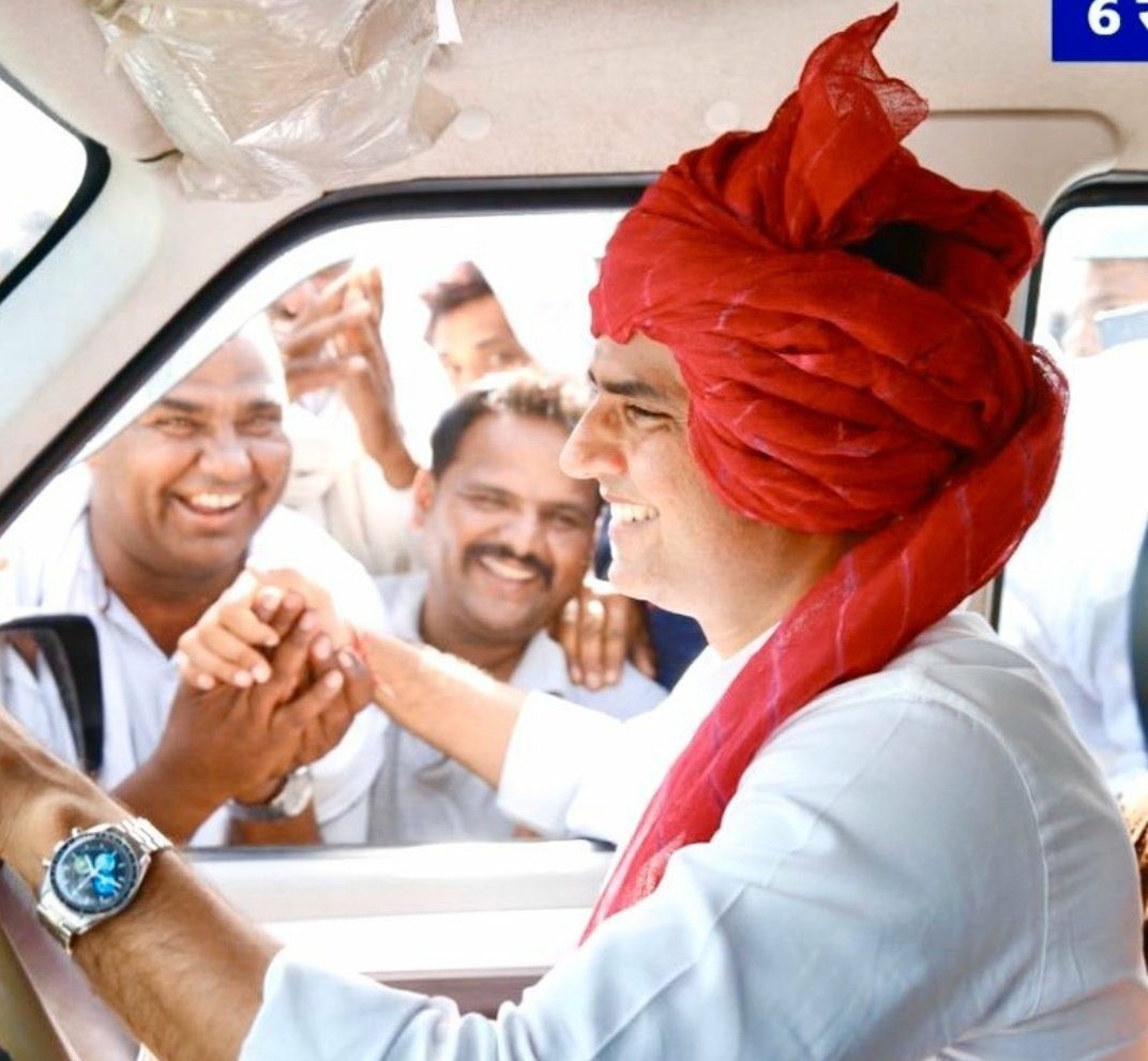 ap0041's tweet photo. To secure old gun 
they are sacrificing young tank.

विनाशकाले विपरीत बुद्धि: |@INCIndia 

#SachinPilotKeSaath 
#Sachinpilot
@SachinPilot https://t.co/8XqH5TVkR4