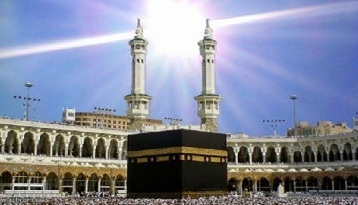 AwamiWeb's tweet photo. آج سورج خانہ کعبہ کے عین اوپرہوگا
ماہرین کا کہنا ہے کہ آج پاکستانی وقت کے مطابق دن کے 2 بجکر 26 منٹ پر سورج خانہ کعبہ کے عین اوپر آئے گا۔
سورج کے خانہ کعبہ کے عین اوپر آنے سے پوری دنیا کے مسلمان قبلے کی سمت کا درست تعین قطب نما کے بغیر بھی کرسکتے ہیں۔
#QiblaDirection https://t.co/AxdM5233Ro