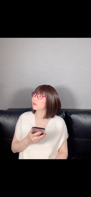 このあと何かが出てくる、、、♡笑  今ライブ動画が出来る環境を準備しています♡  ネット環境が非常に良くないので、ネット環境が良くなれば出来る予定です♡  まずはYouTubeのライブ動画から♡  今度ライブ動画用の質問コーナーをTwitterで投稿する予定です♡  宜しくお願い致します♡<a href="/tag/%E7%86%9F%E5%A5%B3"class="tags"><span>#熟女</span></a><a href="/tag/%E4%BA%BA%E5%A6%BB"class="tags"><span>#人妻</span></a><a href="/tag/%E4%BA%BA%E5%A6%BB%E3%81%95%E3%82%93%E3%81%A8%E7%B9%8B%E3%81%8C%E3%82%8A%E3%81%9F%E3%81%84"class="tags"><span>#人妻さんと繋がりたい</span></a>