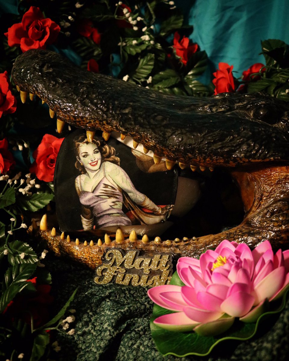 xoMattFinish's tweet photo. Careful, she bites!
🐊 
I LOVE this 2015 Alexander Henry fabric ‘Beauty and Brains’!
.
.
.
I scored my incredible Alligator head at the 22nd Street Antique Mall.
.
.
@xomattfinish #MrExoticWorld2015 #AZ #MaskMaker #OlsonMask #zombie #pinup #AlexanderHenry #BeautyAndBrains https://t.co/rRrMCDeOnB