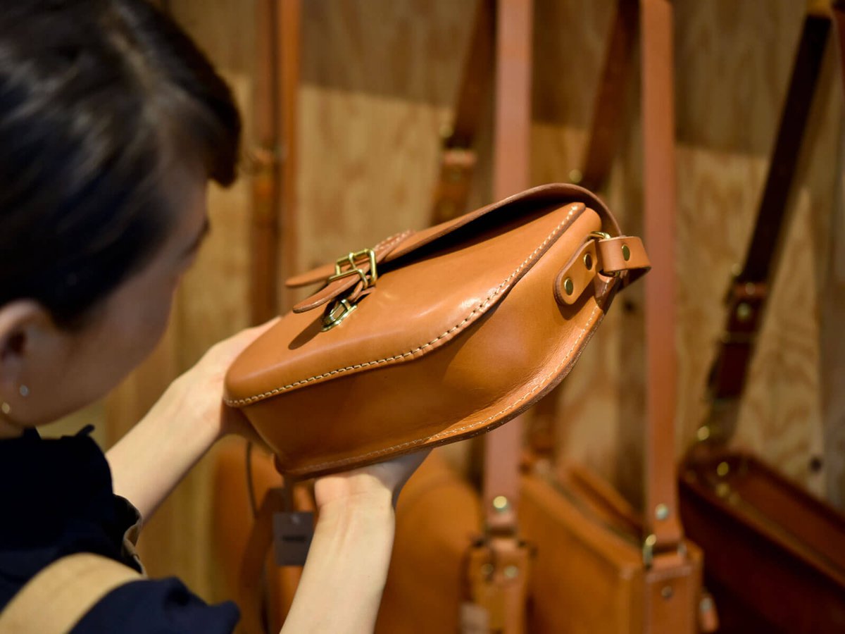 HERZ ぷっくりショルダー　CK-7 ぷっくりショルダーのお話｜革鞄・革小物のHERZ公式通販