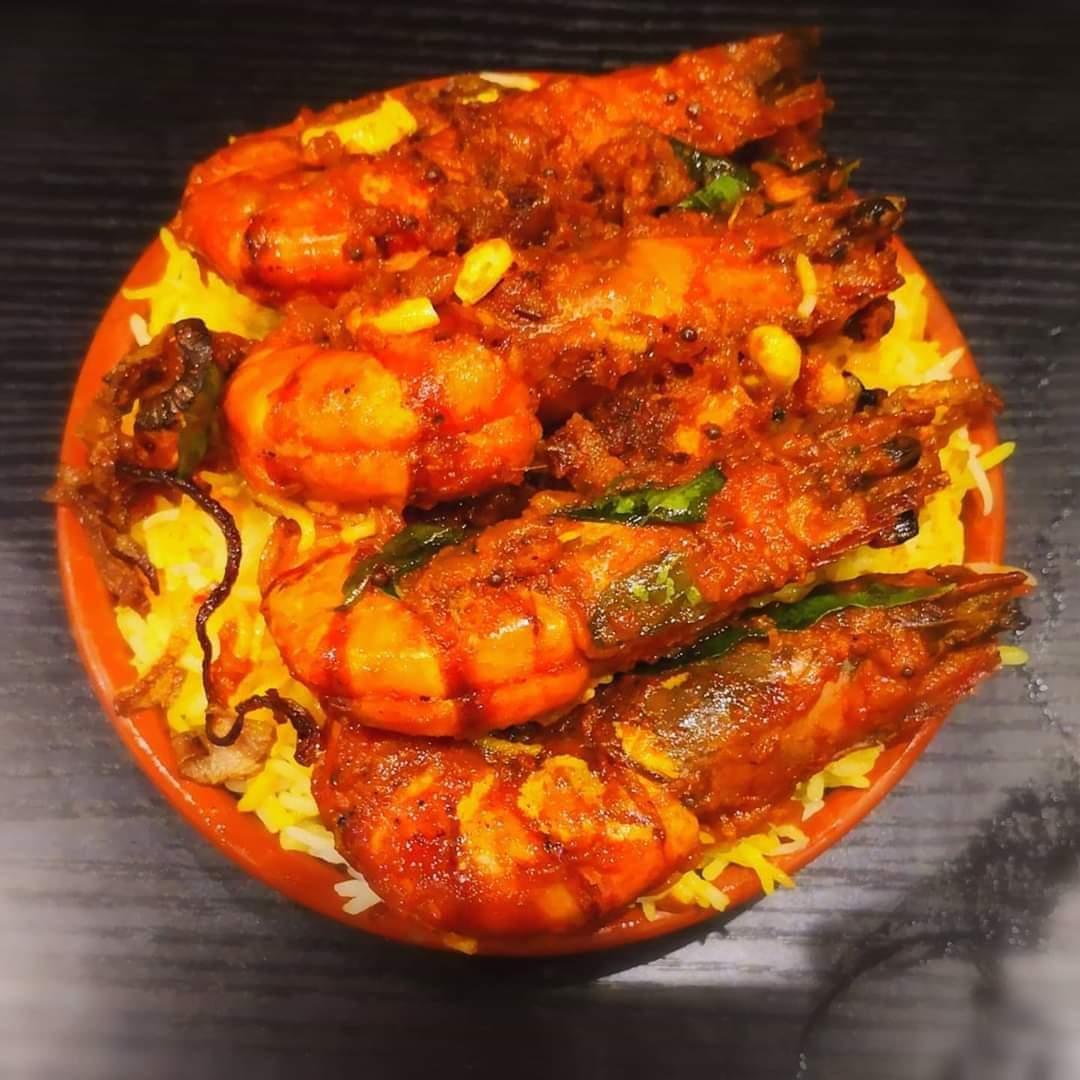 Bigcheff72's tweet photo. #prawns biryani Aromatic basmati rice dum cooked with prawns, herbs & spice masala Biryani is a delicious dish made by cooking fragrant basmati rice with ment, yogurt, spices & herbs with cooking #chef #bestcooking #chefsforamerica #myBiryani.... https://t.co/9CWkX1TipC