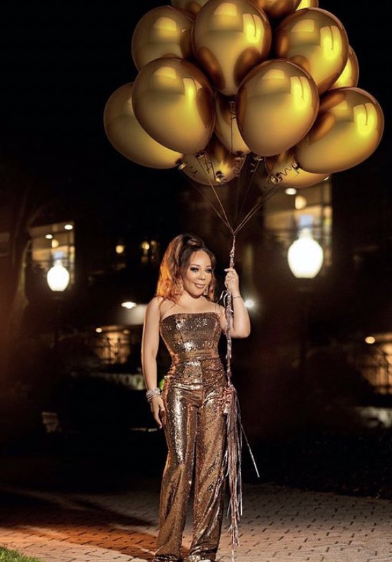 TeamTinyUK's tweet photo. Can we just take a few moments and look how gorgerous @TinyMajorMama is in these pics please🤤🤤 “wolf whistle “ https://t.co/aFX4xvhM7i