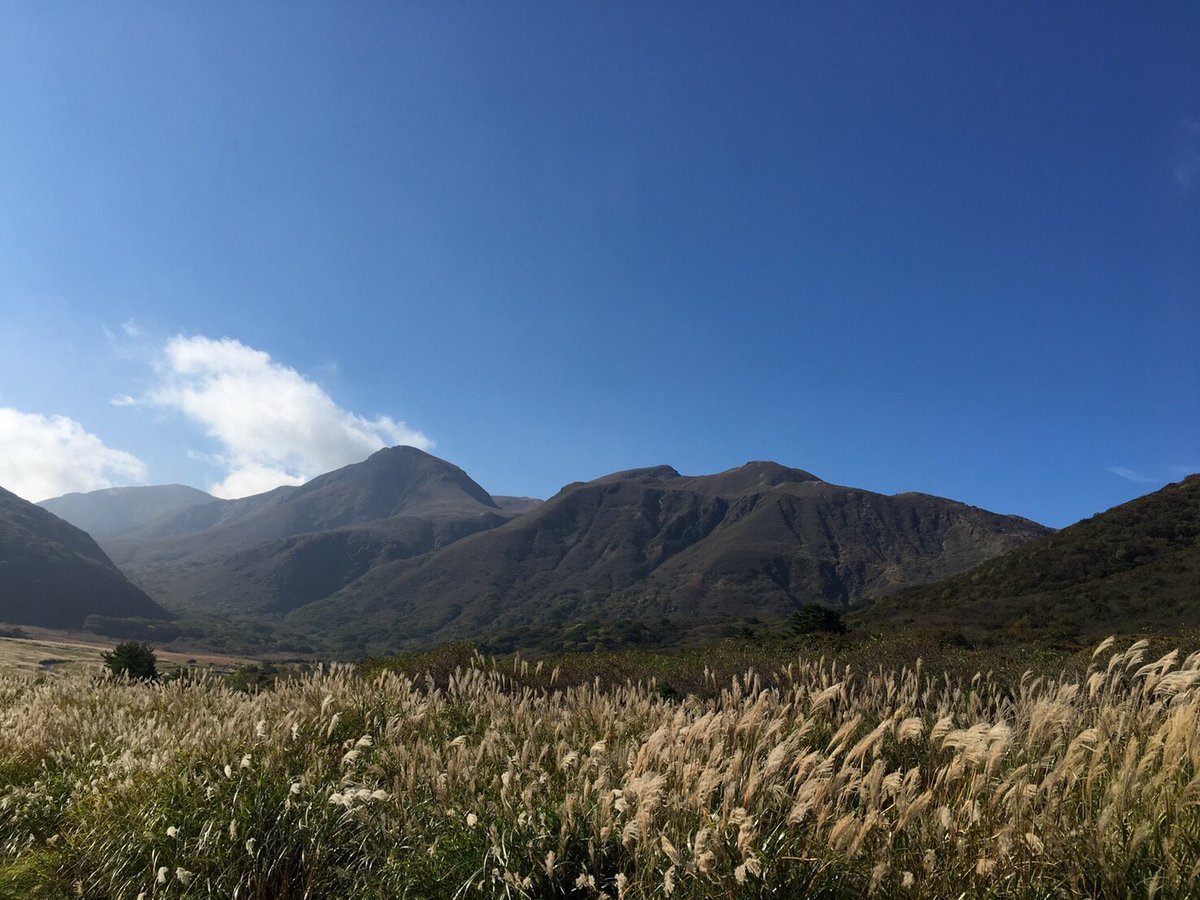 sinkan_chuowan's tweet photo. 九州 九重連山 https://t.co/lCsM8MLC70