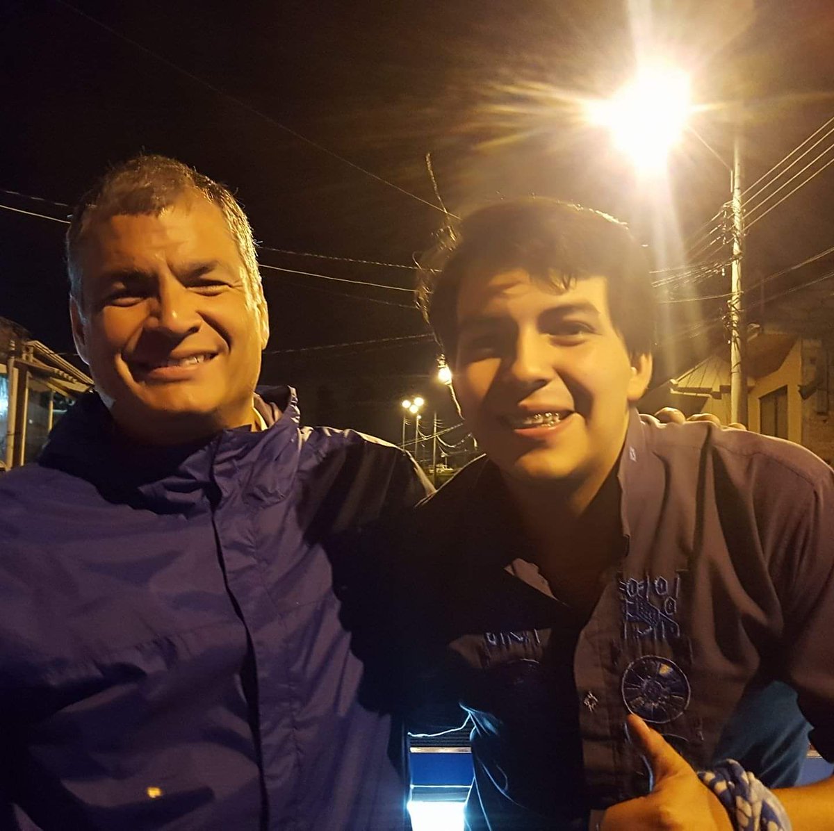 CamaradaLucho's tweet photo. Hoy cumplo 22 años
Cuando @MashiRafael llegó a cambiar el País, tenía 9 años.
Sin entender de política, le pedí a mis papás que votaran por él.
A mis 14, inicié a militar por el llamado que hace a la juventud a obrar y crear; ahora transmito ese llamado a más guambras. https://t.co/aJZAWNHBgE