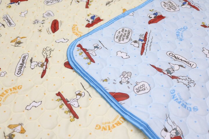 ピロースタンド 赤羽アピレ店 スヌーピーのパッドシーツが入荷いたしました さらっとした生地の敷きパッドです 夏らしさいっぱいのスヌーピーに 気分も上がりますね 四方にすべり止めのゴム付き おふとん ベットにも使用可 家庭で丸洗い可能