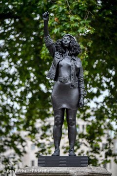 An unofficial replacement for the Colston Statue this morning in Bristol.It’s called ‘A Surge of Power (Jen Reid)’ by sculptor Marc Quinn.(pics by  @BenBirchallUK)