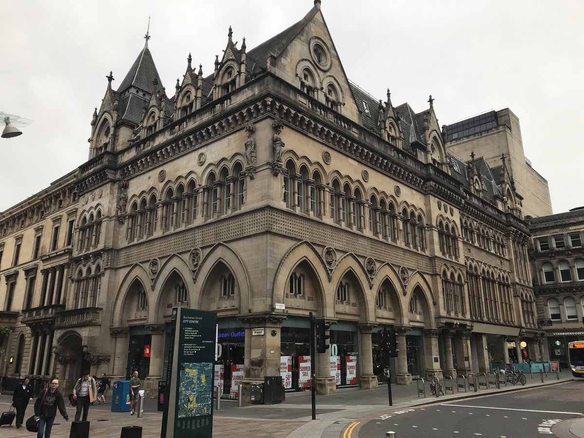 The mansion, Rawcliffe Lodge, was designed (and extended in 1874) by the very capable John Burnet Senior, the architect responsible for  @ArlingtonBaths the Glasgow Stock Exchange and the Clydesdale Bank which explains its superb intricate detailing and ornament! 5/7