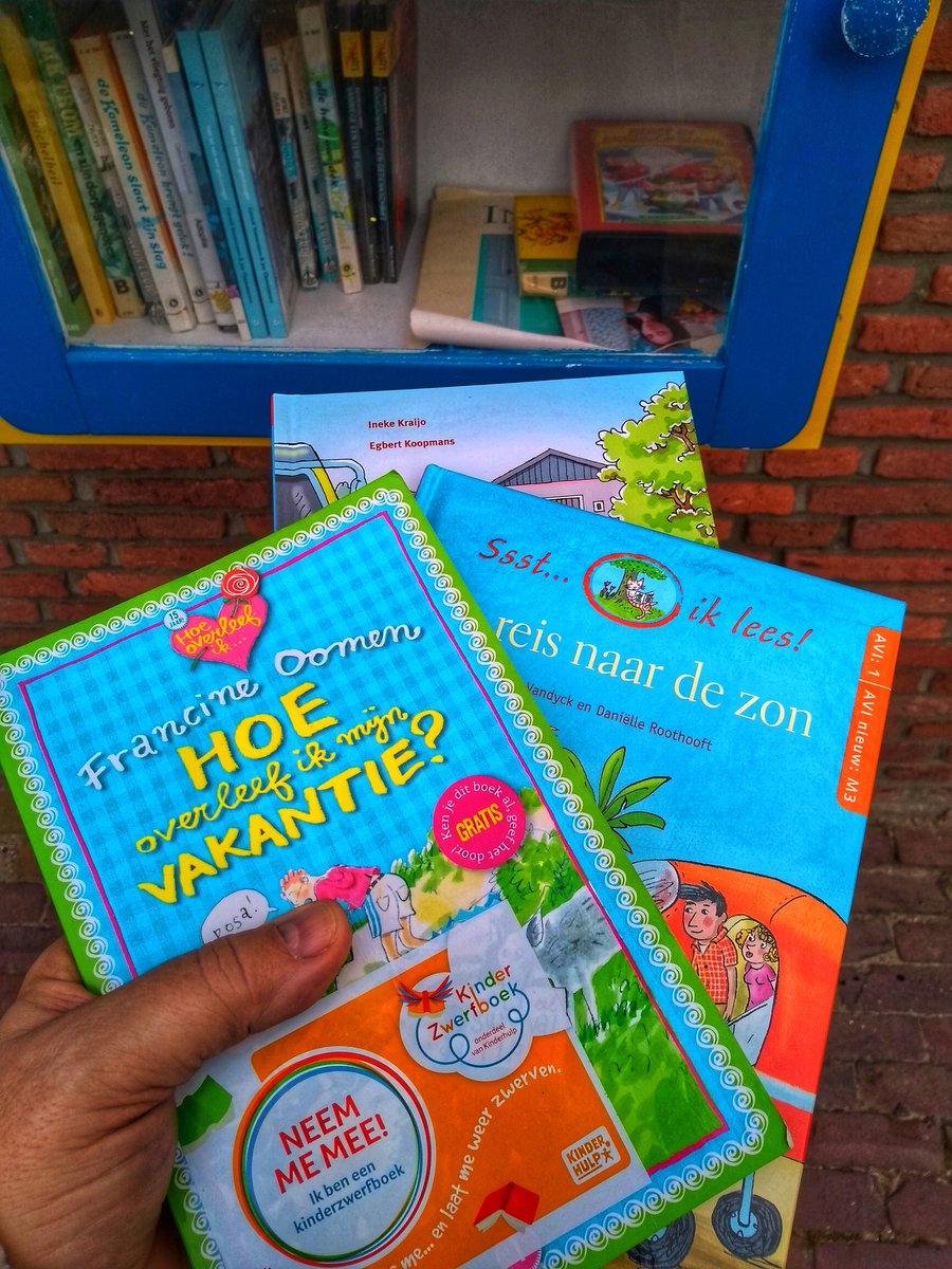 ErikvdVeer's tweet photo. Ze gaan #zwerven.... 📚
Vanaf 12:00 uur zullen de 250 Rijswijkse #kinderzwerfboek ambassadeurs hun #zwerfboek laten zwerven door Nederland met als startplaats #Rijswijk Een mooi initiatief van @HeeremaRochelle
Ik heb ze inmiddels 'verstopt' 
#zomerlezen 📚 📖 #neemmijmee https://t.co/PXpV88jJcx