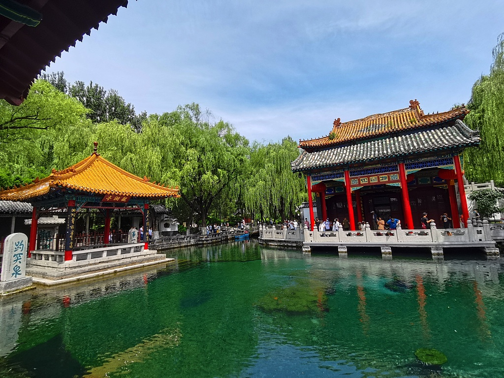 ChinaDaily's tweet photo. #GlamorChina Clear water gushes forth from three fissures at Baotu Spring in Jinan, Shandong province on Tuesday after heavy rainfalls, making the Spring a terrific site for photography. https://t.co/pbWdkR9tcx