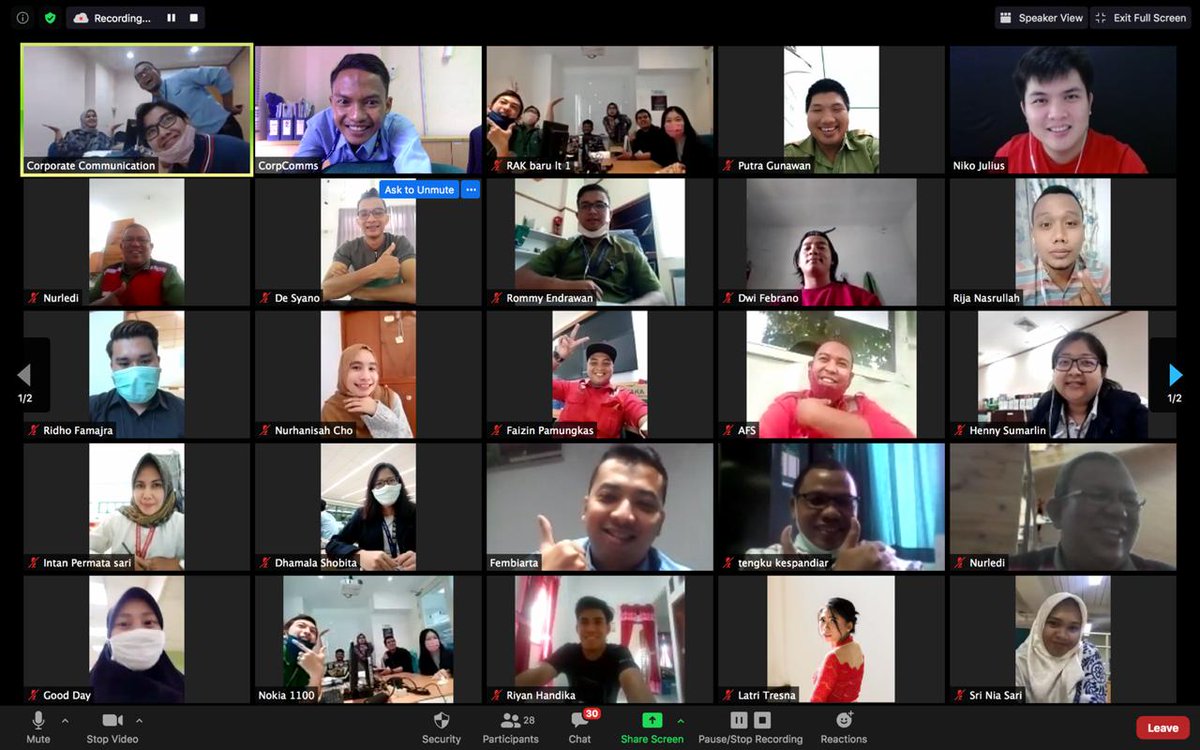 Riyanhandika7's tweet photo. Sesi foto bareng setelah mengikuti training online yg di mentori oleh pakar Instagram koh @nikojulius bermanfaat banget. Thanks corporate communication RGE sebagai fasilitator.
.
.
.
#lifeatApr #proudAPR #instagramtalks #knowladge https://t.co/esRiZ7hkSp