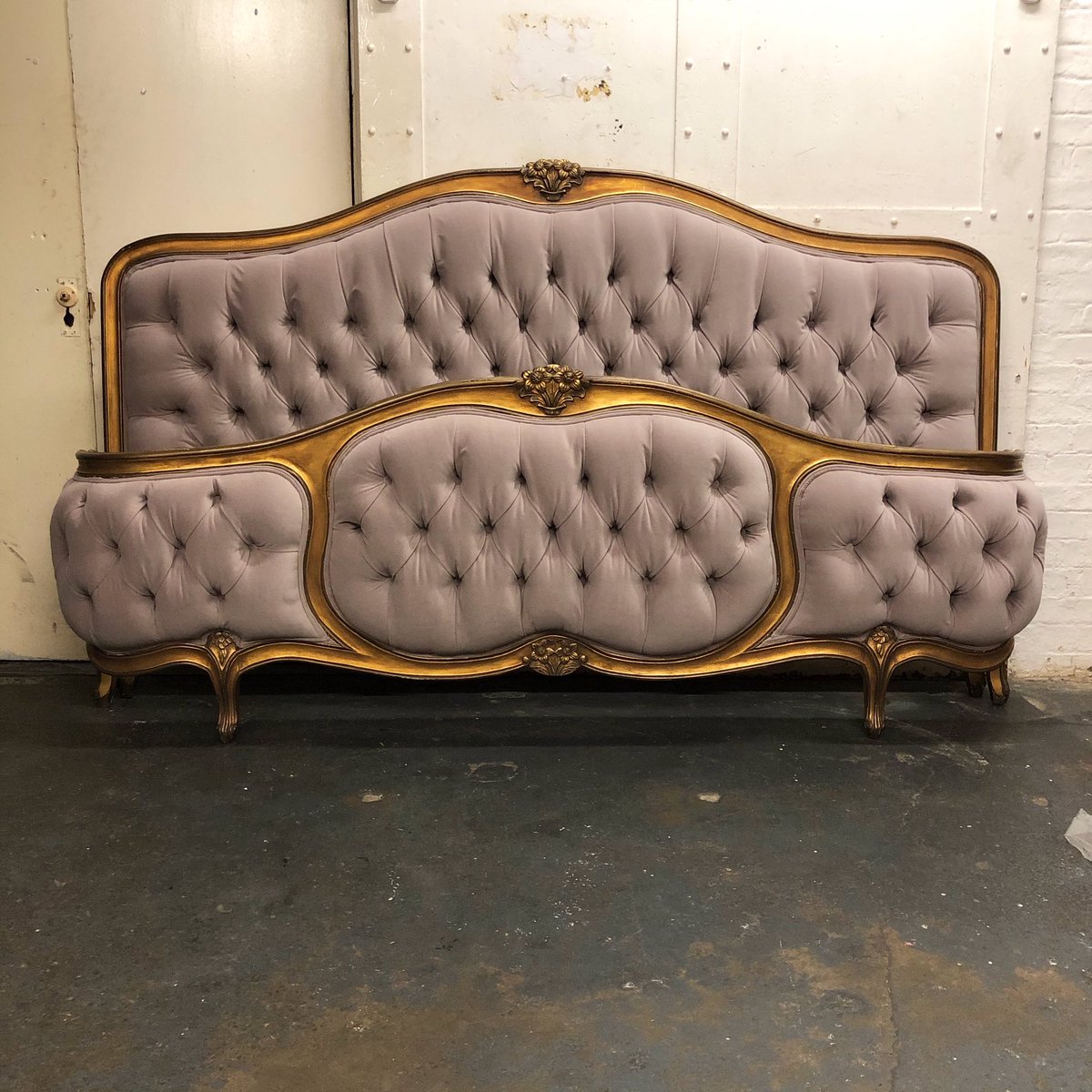 south_rachael's tweet photo. Emperor size head and footboard. Deep buttoned in luxury @KirkbyDesign Smooth Velvet #thatisonebigbed #deepbuttoned #velvet #emperorbed #upholstery https://t.co/23bpoIL2Ur