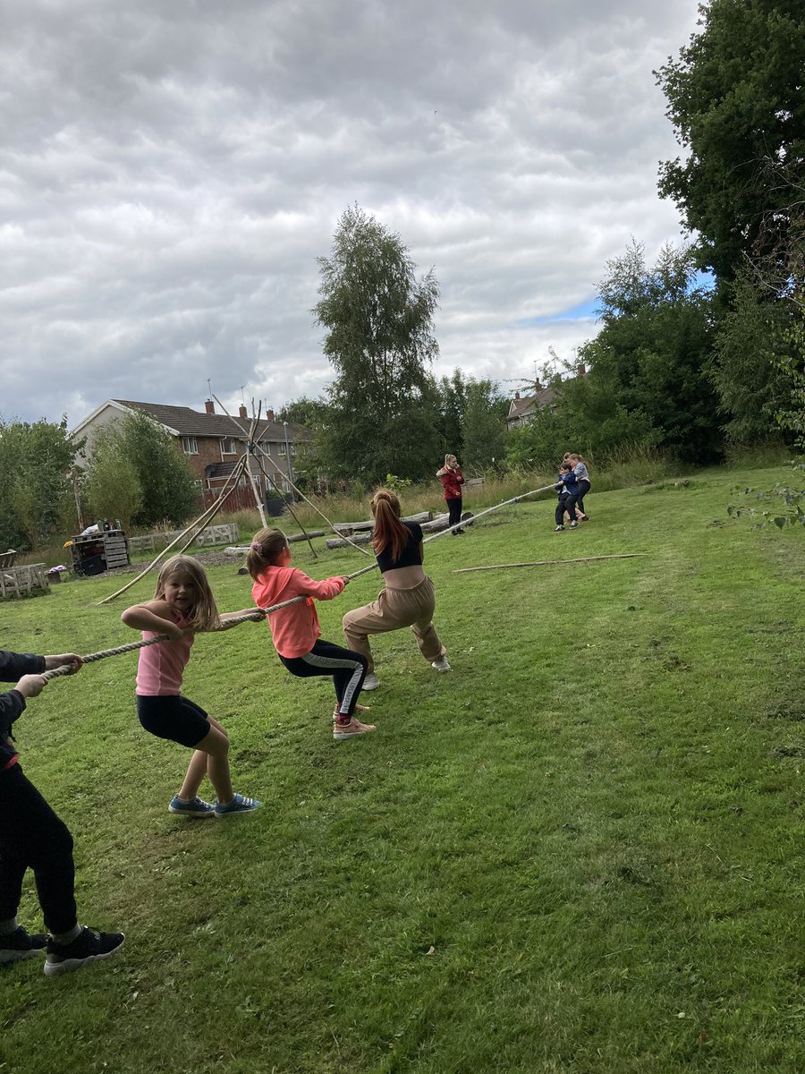LlanyPrimary's tweet image. Tug of War got very competitive at the HUB with the girls showing the lads how to do it! Boom! @CLOtC #tugofwar #hubschool #nhs #keyworkers @wgmin_education #forestschool #strength #determination