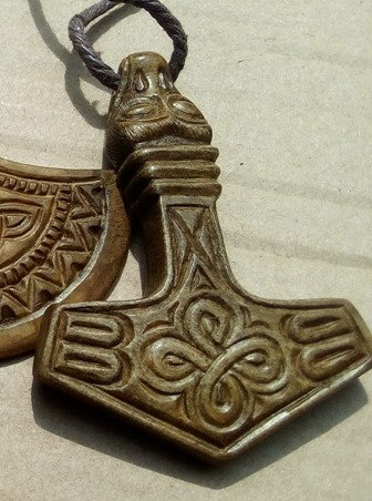 AndrewS02771425's tweet photo. ★★★★★ "Very nice pieces with a lot of detail. Worth the wait :-)" Davide https://t.co/LxNnK2kQKg #etsy #men #bonehorn #high #quaality #viking #age #artifact #vikingsart #vikings https://t.co/BNlhpf14Ky