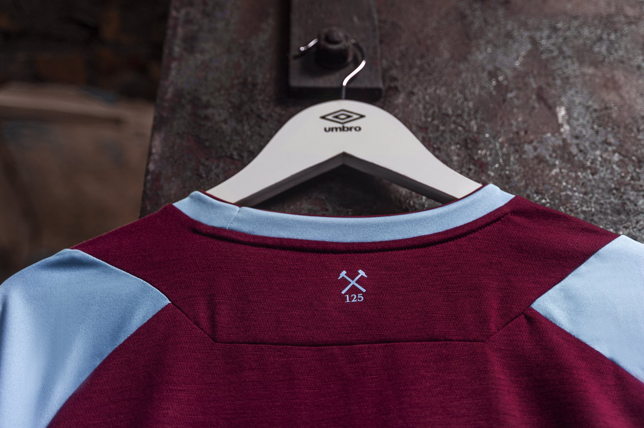 公式 Umbro Japan アンブロ We Stand Together 21シーズン ウェストハム ユナイテッドfcユニフォームは7月18日より発売開始します 今年で創立125周年を迎えます T Co B4ydw9fuit T Co Uztsz8bhjk Twitter