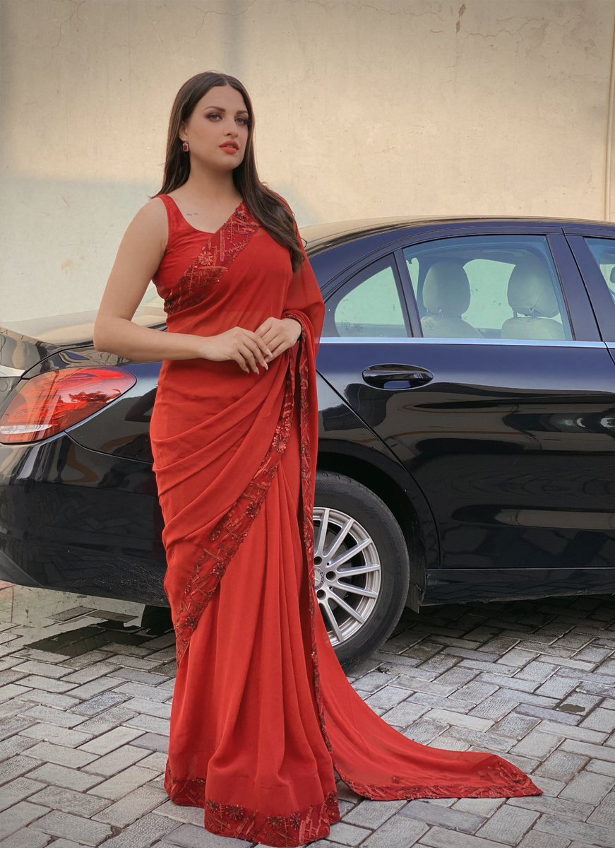 realhimanshi's tweet photo. Red is the colour of Love ❤️❤️ https://t.co/gCOH41P8Cu