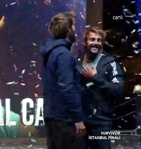 asik oldugum iki adam.. arkada iki asik caliyor.. 
#cembar