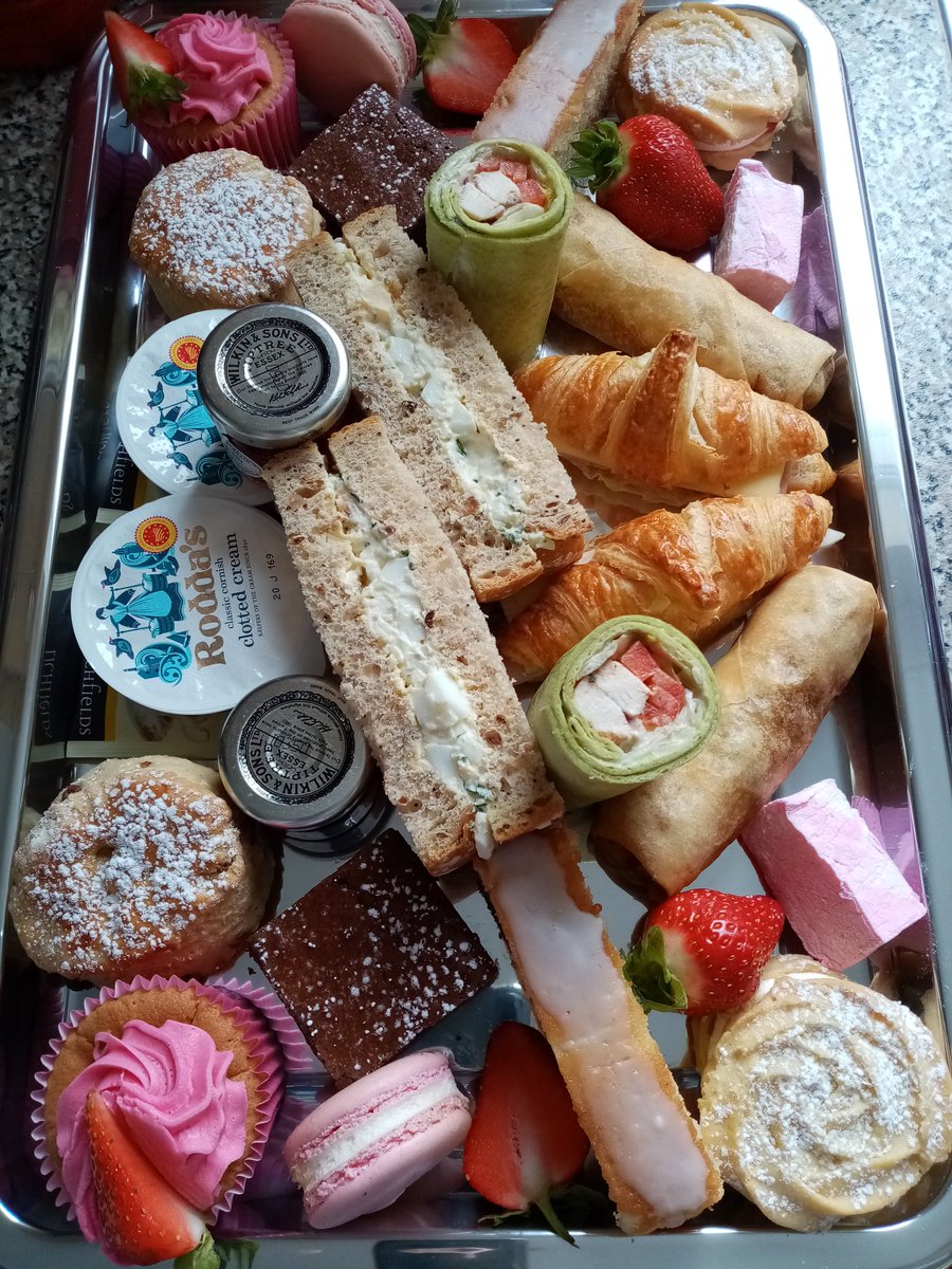 Fuzzie67's tweet photo. It's my 31st wedding anniversary today &amp; we've just had a fantastic Posh Afternoon tea from @aparkviewhotel delivered today &amp; it was absolutely delicious &amp; so tasty. It made my day extra special. THANK YOU! Highly recommend! 😋 https://t.co/zt0qnvZRm3