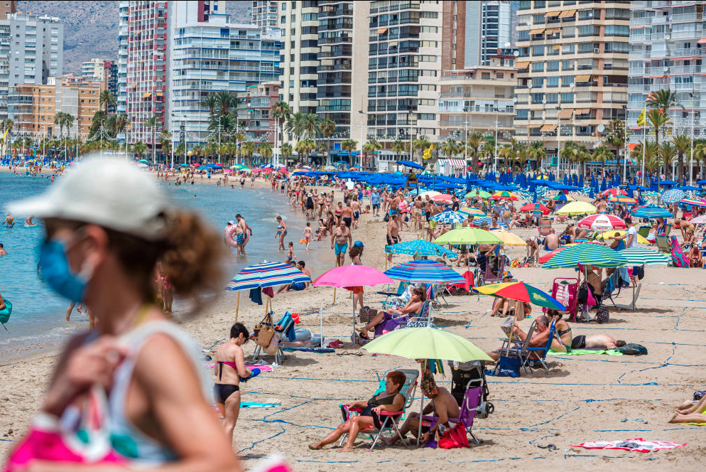 Beninter's tweet image. 🌊 Las playas de #Benidorm están registrando su aforo máximo permitido pero los bañistas están cumpliendo todas las normas. 😍

🌊 Benidorm beaches are recording their maximum permitted occupancy but swimmers keeping to all the safety regulations. 😍

📸 David Revenga